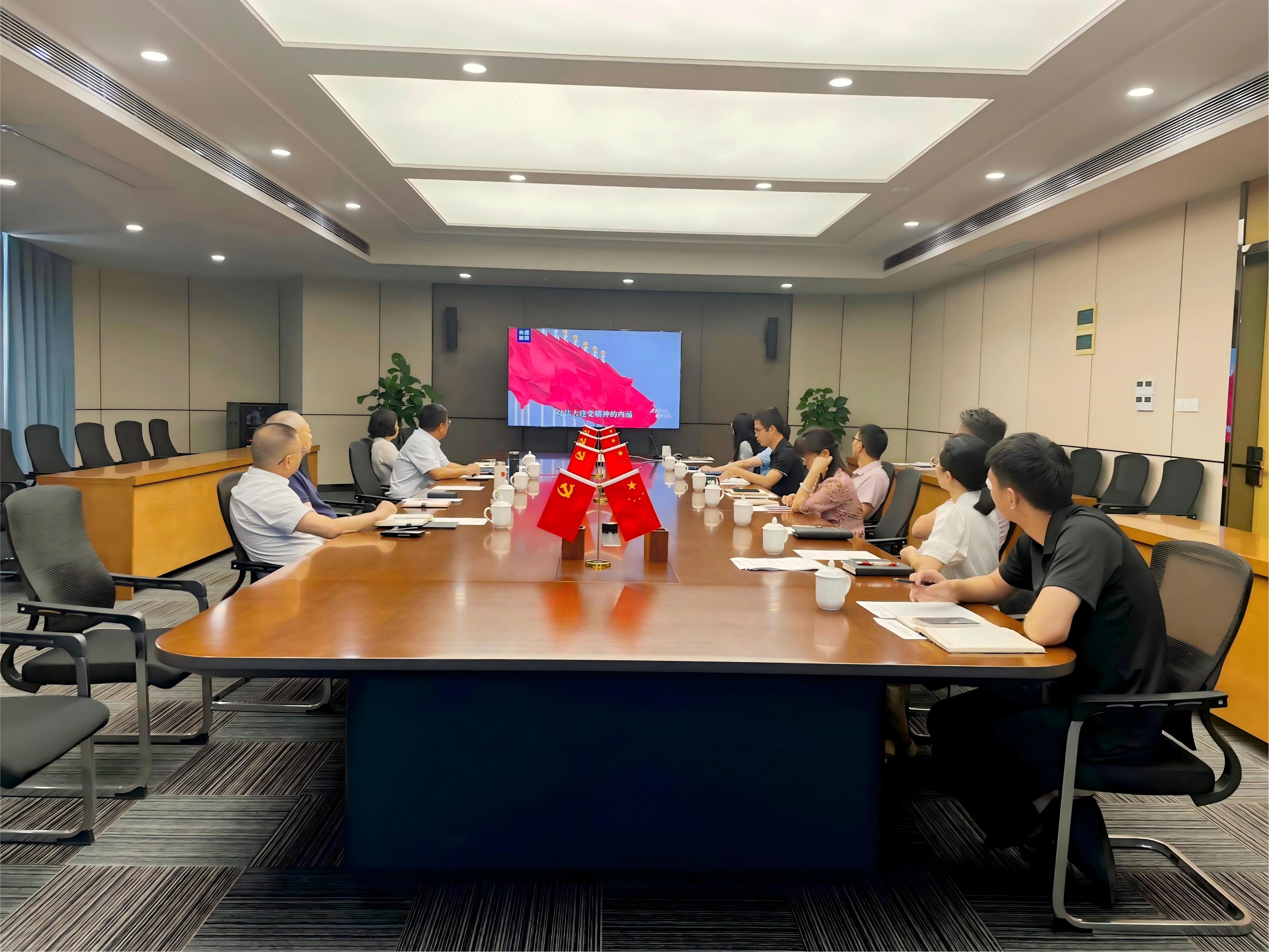 我校召开党委理论学习中心组(扩大)学习会
