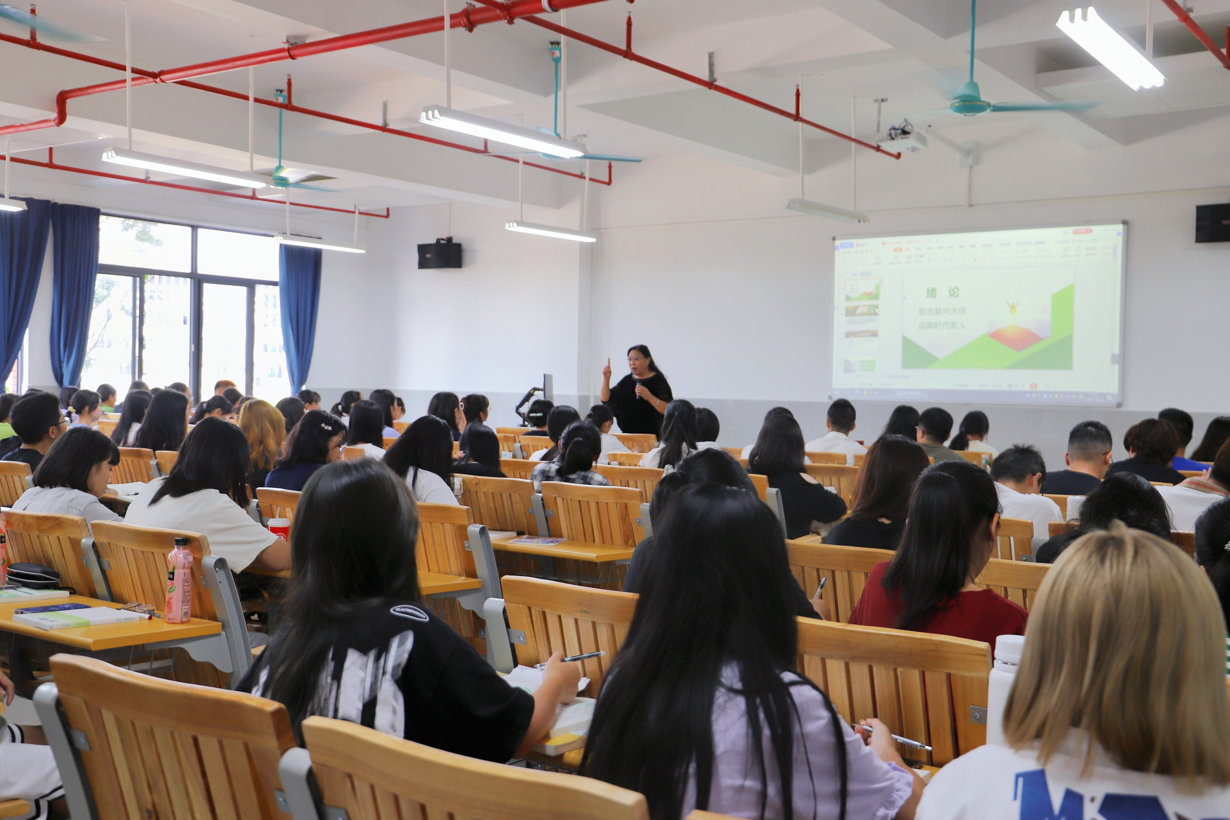 大学上课照片真实点图片